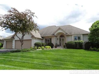 8775 Ridge Ponds Dr, Victoria, MN 55386