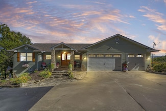 1079 Cambridge Dr, Blue Eye, MO 65611