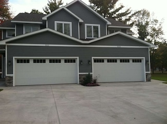 3103 W Wackerly St, Midland, MI 48640