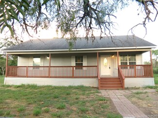 518 N Chapman St, Pleasanton, TX 78064