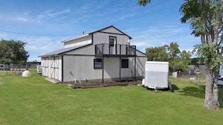 1025 Summit Dr, Springtown, TX 76082