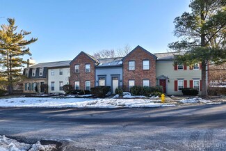 3 Woodsview Ln, Cincinnati, OH 45241