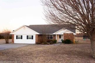 1512 Case Dr, Sulphur, OK 73086