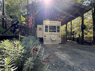 93 2nd St, Ellijay, GA 30540