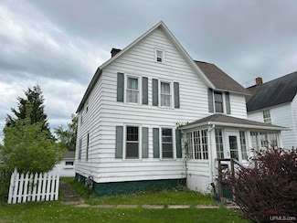 1217 S Kimberly Ave, Iron Mountain, MI 49801