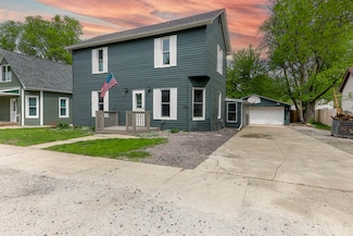 114 W Columbia St, Danvers, IL 61732