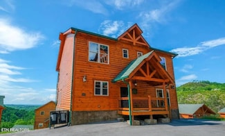 1215 Bird Nest Way, Pigeon Forge, TN 37862