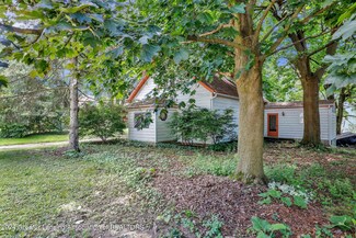 709 Sadie Ct, Lansing, MI 48906