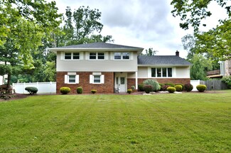 13 Appomattox Dr, Manalapan, NJ 07726