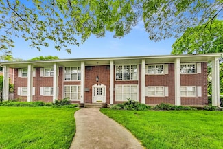1777 Dewes St Unit C, Glenview, IL 60025