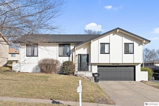 8718 Bayberry Rd, La Vista, NE 68128
