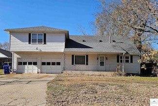 2302 S Ohio Ave, Sedalia, MO 65301