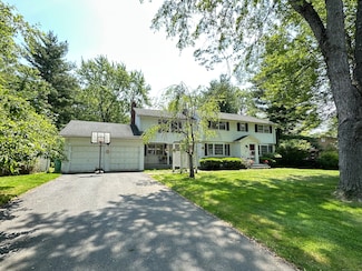 55 Kenwood Cir, Bloomfield, CT 06002