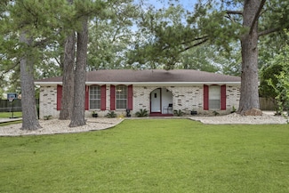 113 Pecan Grove Dr, Hattiesburg, MS 39402