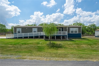 130 Hawkins Dr, Mathis, TX 78368