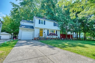 925 Keystone Dr, Cleveland, OH 44121
