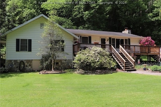 521 Ring Hollow Rd, Hernshaw, WV 25107
