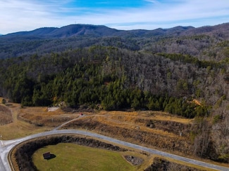 35 Tomotla Rd, Murphy, NC 28906