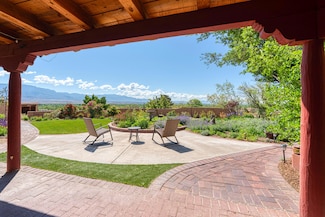 1317 W Meadowlark Ln, Corrales, NM 87048