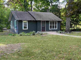 1023 N Lake Shore Dr, Harbor Springs, MI 49740