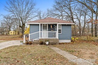 2421 Manz St, Muskegon, MI 49444