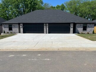 112 Ryder St, Gentry, AR 72734