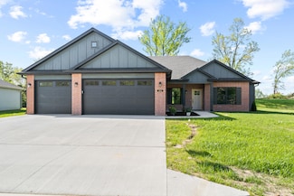 1324 Kiowa Ct, Boonville, MO 65233