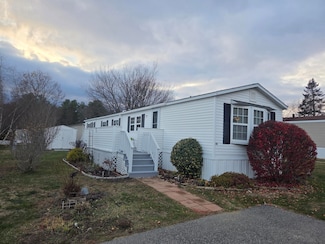38 Fairview Dr, Lisbon, ME 04250