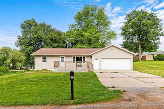 231 N Navajo Ln, North English, IA 52316