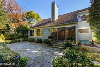 19 E Lyon Farm Dr, Greenwich, CT 06831