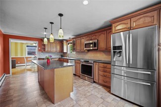 79 Collingwood Dr, Warwick, RI 02886