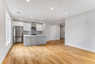 267 Old Colony Ave Unit 24, Boston, MA 02127