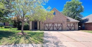 2540 SE 13th St, Moore, OK 73160