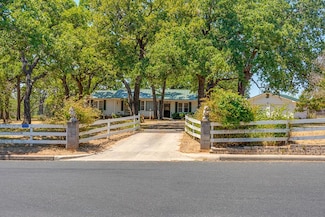 1010 N Cherry St, Fredericksburg, TX 78624