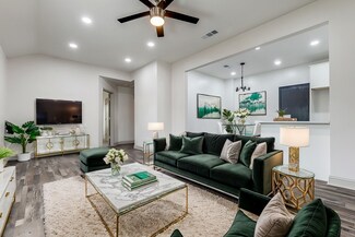 559 Helena St, Dallas, TX 75217