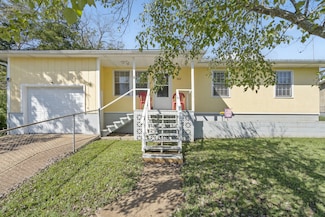 303 Walnut St, Hollister, MO 65672