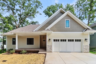 921 Platt Ave, Lake Geneva, WI 53147