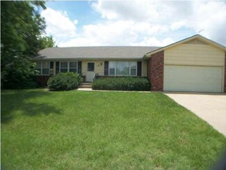 219 Floral Dr, Hillsboro, KS 67063