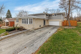 9326 S 87th Ave, Hickory Hills, IL 60457
