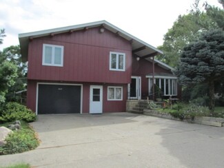 608 4th Ave SE, Cascade, IA 52033