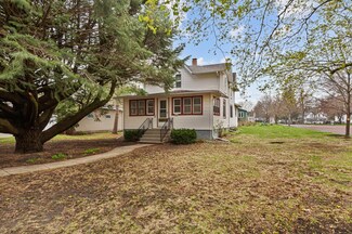 303 1st St NW, New Richland, MN 56072