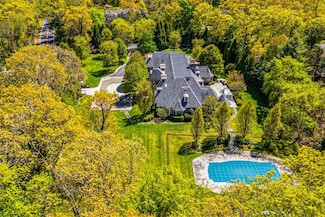 167 Brookville Rd, Glen Head, NY 11545