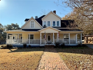 231 Bowers St, Royston, GA 30662