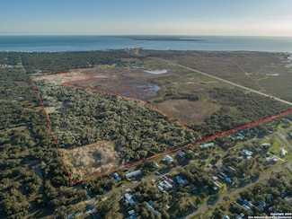 6498 Highway 35 N, Rockport, TX 78382