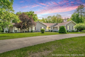 376 Stauffer Dr, Hastings, MI 49058