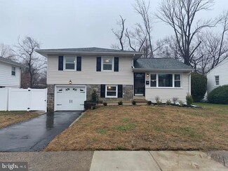 1107 Brookwood Ln, Secane, PA 19018