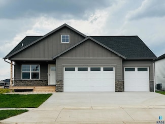 2805 S Copper Creek Ave, Sioux Falls, SD 57110