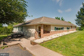 35 Robeson Lawn Rd, Birdsboro, PA 19508