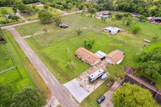 10213 Gracie Ln, Manvel, TX 77578