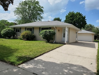1920 Deerfield Dr, West Bend, WI 53090